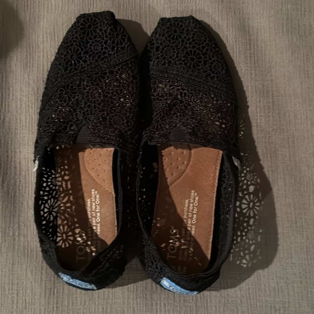 Tom’s crochet flats